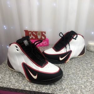 CLASSIC NIKE UPTEMPO